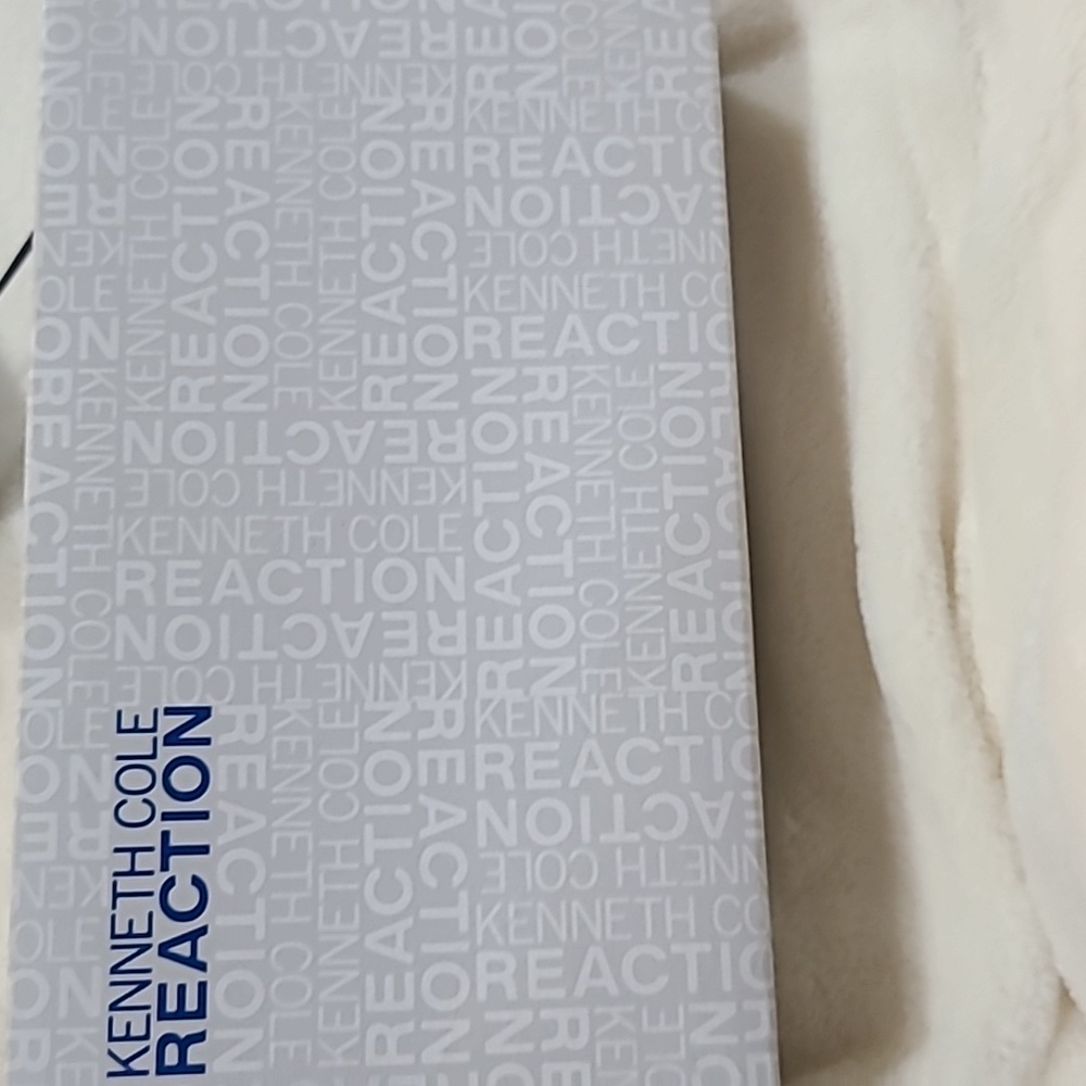 KENNETH COLE REACTION - Picture 12 of 12